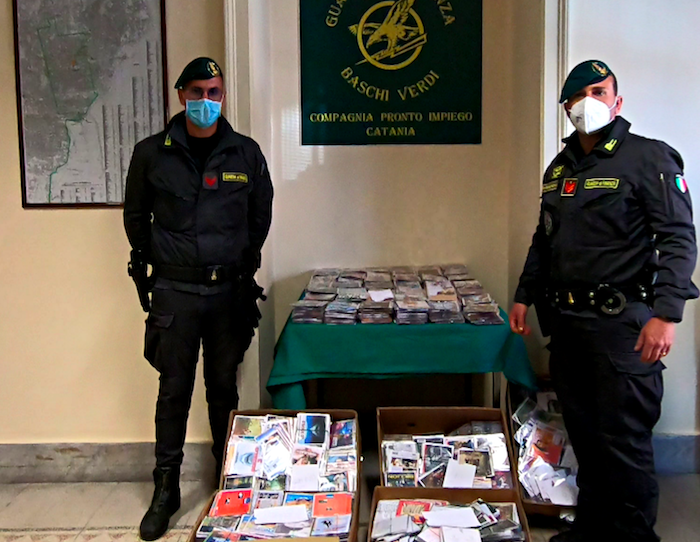 Cd E Dvd Contraffatti Maxi Sequestro Della Guardia Di Finanza